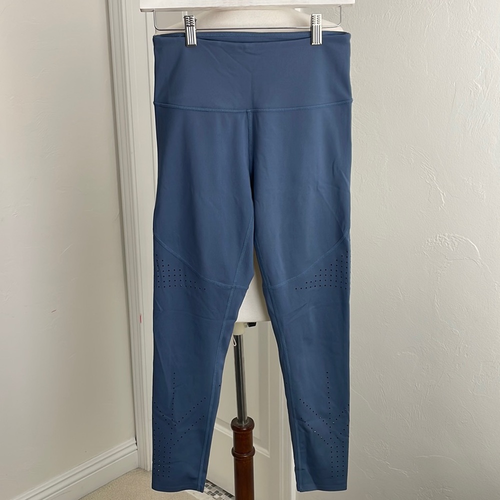EUC Zella cutout detail leggings